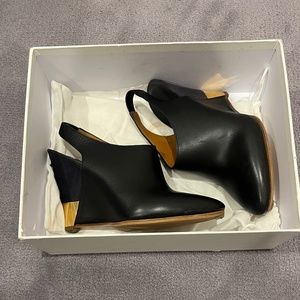 Worn once Chloe black with gold sling back wedge Size 37